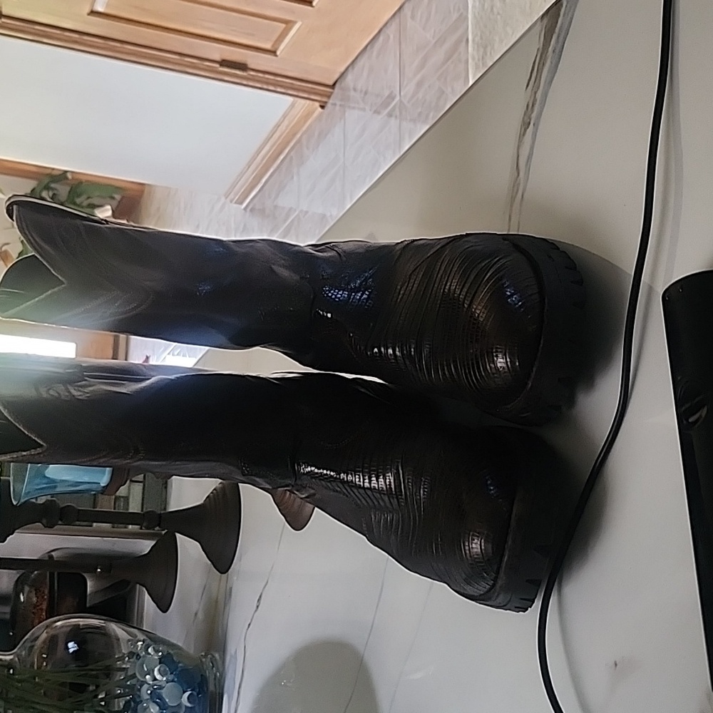 Lizzad boots